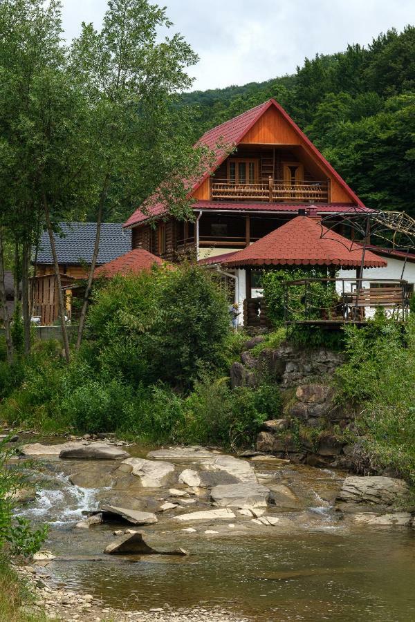 Yankovsky Dvir Hotel Polyana  Exterior photo